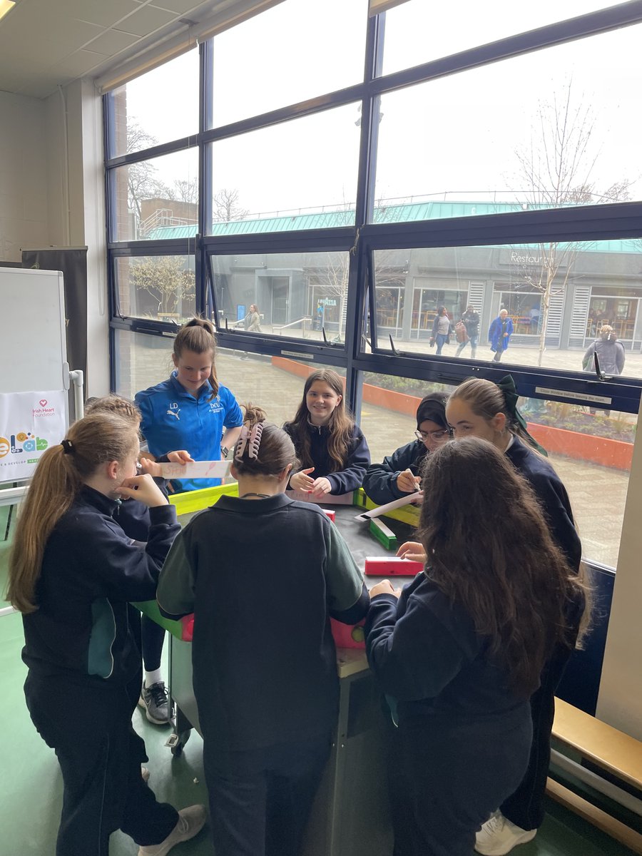 Happy faces and lots of learning!! What LifeLab is all about 😀🧠🍎⚽️ #Wellbeing #SPHE #PE #Health #Healthliteracy @dcu_shhp