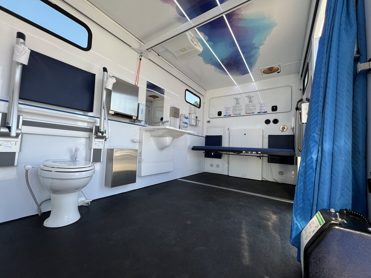 MarkwHagen's tweet photo. Excited to be with #MomentumRefresh setting up for the #LAMarathon this weekend. Find the nation’s first fully accessible and mobile restroom for people with #disabilities at the expo on Friday, the 5k start line on Saturday, and the Marathon start and finish line on Sunday. https://t.co/jW7wtiRAtn
