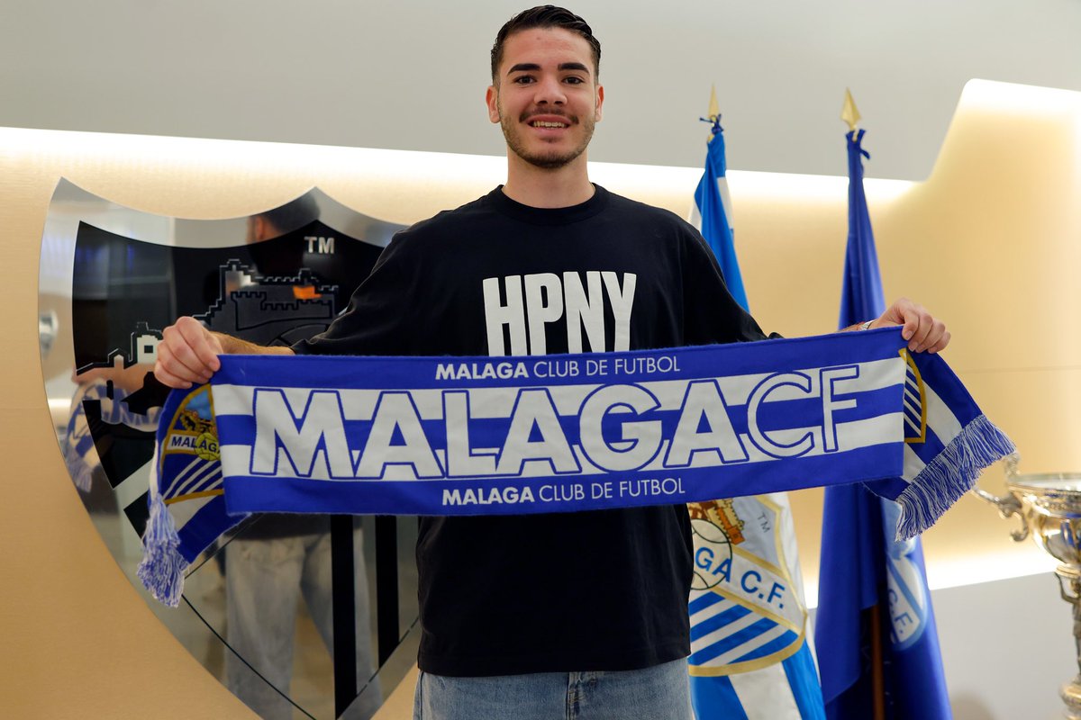 rgfootball_web's tweet photo. RENOVACIÓN | 📑✍🏼

@daavidmaarquez amplía su contrato con el @MalagaCF una temporada más 🔵⚪️

https://t.co/nDhsT8hbAo https://t.co/3akyY9oDJU