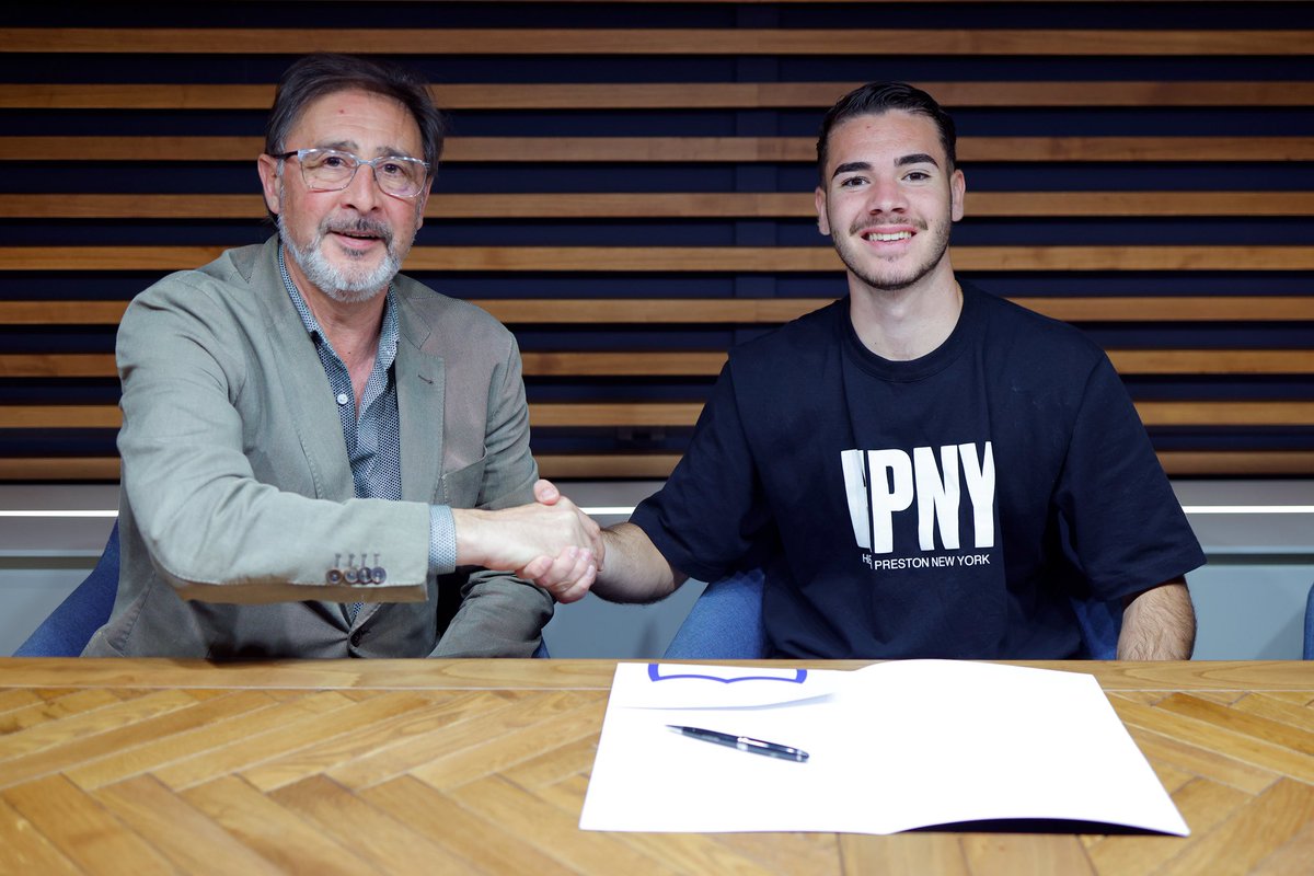 rgfootball_web's tweet photo. RENOVACIÓN | 📑✍🏼

@daavidmaarquez amplía su contrato con el @MalagaCF una temporada más 🔵⚪️

https://t.co/nDhsT8hbAo https://t.co/3akyY9oDJU