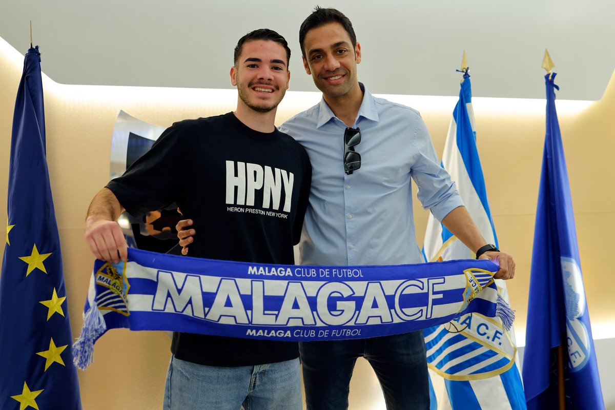 rgfootball_web's tweet photo. RENOVACIÓN | 📑✍🏼

@daavidmaarquez amplía su contrato con el @MalagaCF una temporada más 🔵⚪️

https://t.co/nDhsT8hbAo https://t.co/3akyY9oDJU