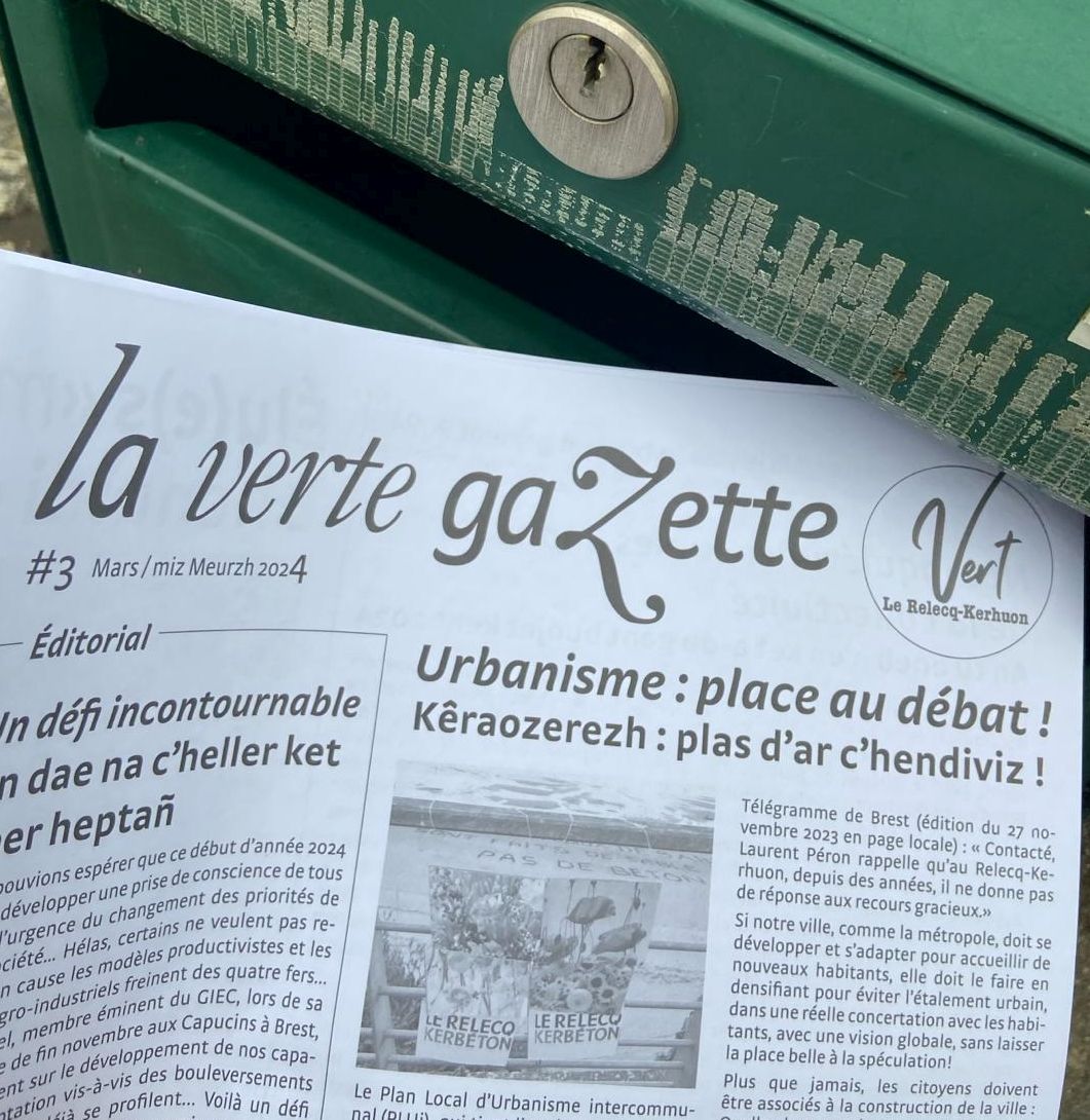VertLeRK's tweet photo. La distribution dans les boîtes à lettres de "La Verte Gazette 2024" est en cours. Au menu : adaptation au changement climatique, place des habitants dans les décisions, budget de la commune ... Version numérique en ligne par ici : https://t.co/ZJkeJuF9Dh. https://t.co/qV58wJ6D4g