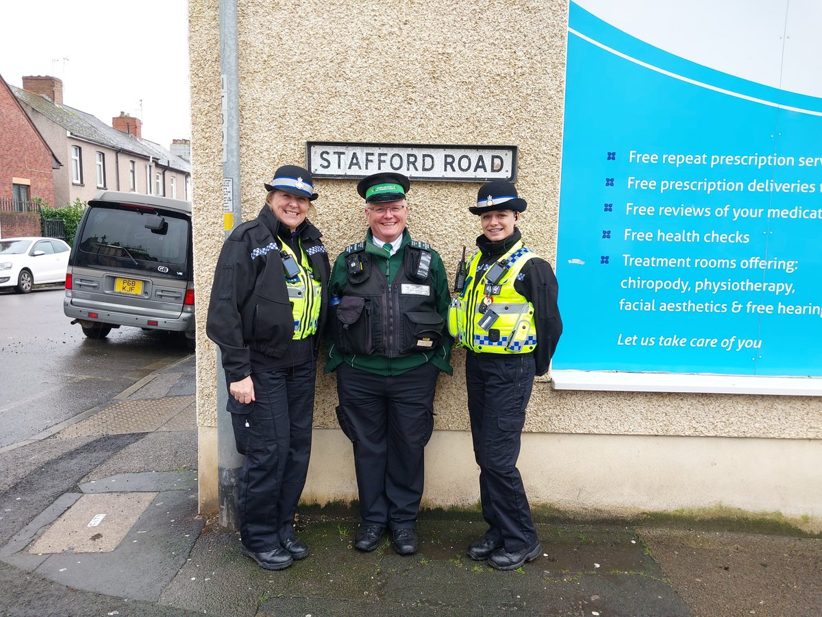 Today, #MaindeeNPT attended Stockton Road and surrounding streets alongside Newport City Council Parking Enforcement Team 🚓 

Multiple issues were addressed with residents, using a multi-agency approach! 

#CommunityEngagement
#CO149 #CO485