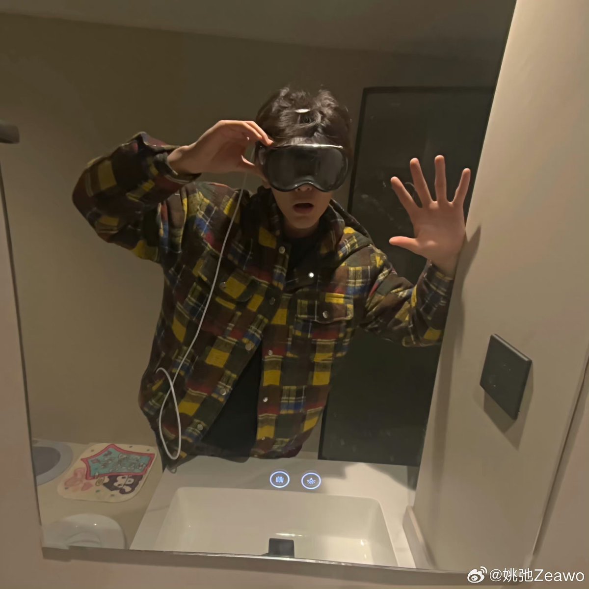 the90sfilterboy's tweet photo. Yao Chi 030224 🪐

“hello!”

🖇️  https://t.co/ke4uD8Dq2v
#yaochi #zeawo #姚弛 #weibo #chinese #singer #actor #model https://t.co/kdTv57dGaq