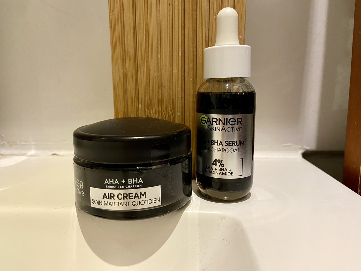 MarineDrn98's tweet photo. [Marine Influenceuse] 

Grâce à @sampleo j’ai la chance de pouvoir tester la crème Air Cream ainsi que le sérum de chez @GarnierFR ! 
Franchement j’adore la texture de la crème elle est toute douce 🥰

#GarnierFR #garnierskincare #garnierpureactive https://t.co/ISaIyb8oRn