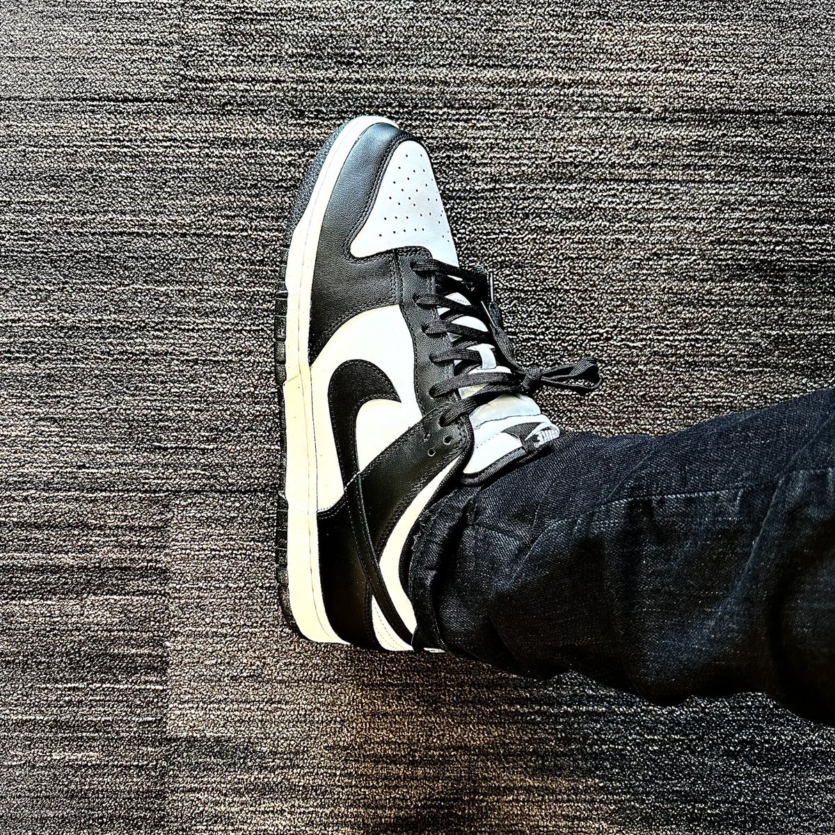 Panda Dunk aka the most hated. 

#Nike #Dunks #officewear