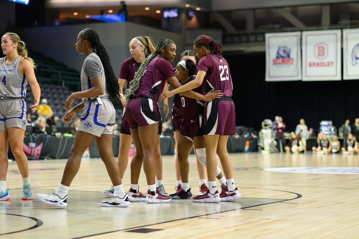 SIU_WBasketball's tweet photo. Sycamores go on a run and take a lead in the second with just under 2 minutes to go.

2Q | #Salukis 23, Sycamores 31 https://t.co/bCzFA18Zk3