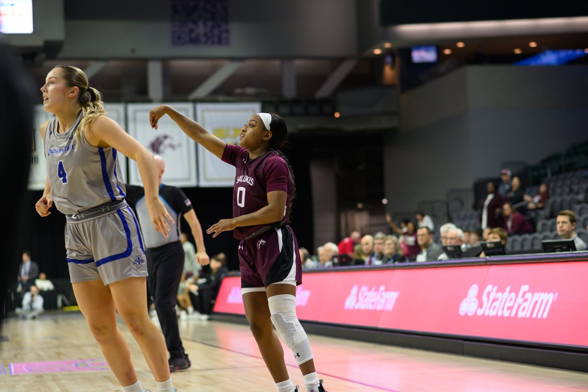 SIU_WBasketball's tweet photo. Sycamores go on a run and take a lead in the second with just under 2 minutes to go.

2Q | #Salukis 23, Sycamores 31 https://t.co/bCzFA18Zk3