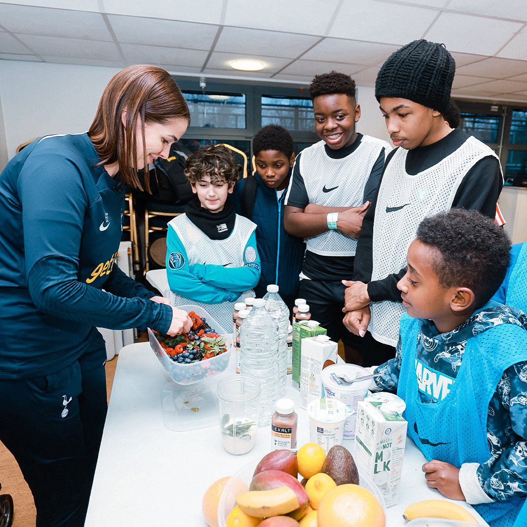 SpursFoundation's tweet photo. Youngsters took part in a #PLKicks session with a juicy difference during Nutrition and Hydration Week 🍏

Tuesday’s session saw children aged 8-15 taste test smoothies donated by EXALT &amp; made their own under the guidance of club head of nutrition Emma Tester 🙌

Find out more ⤵️