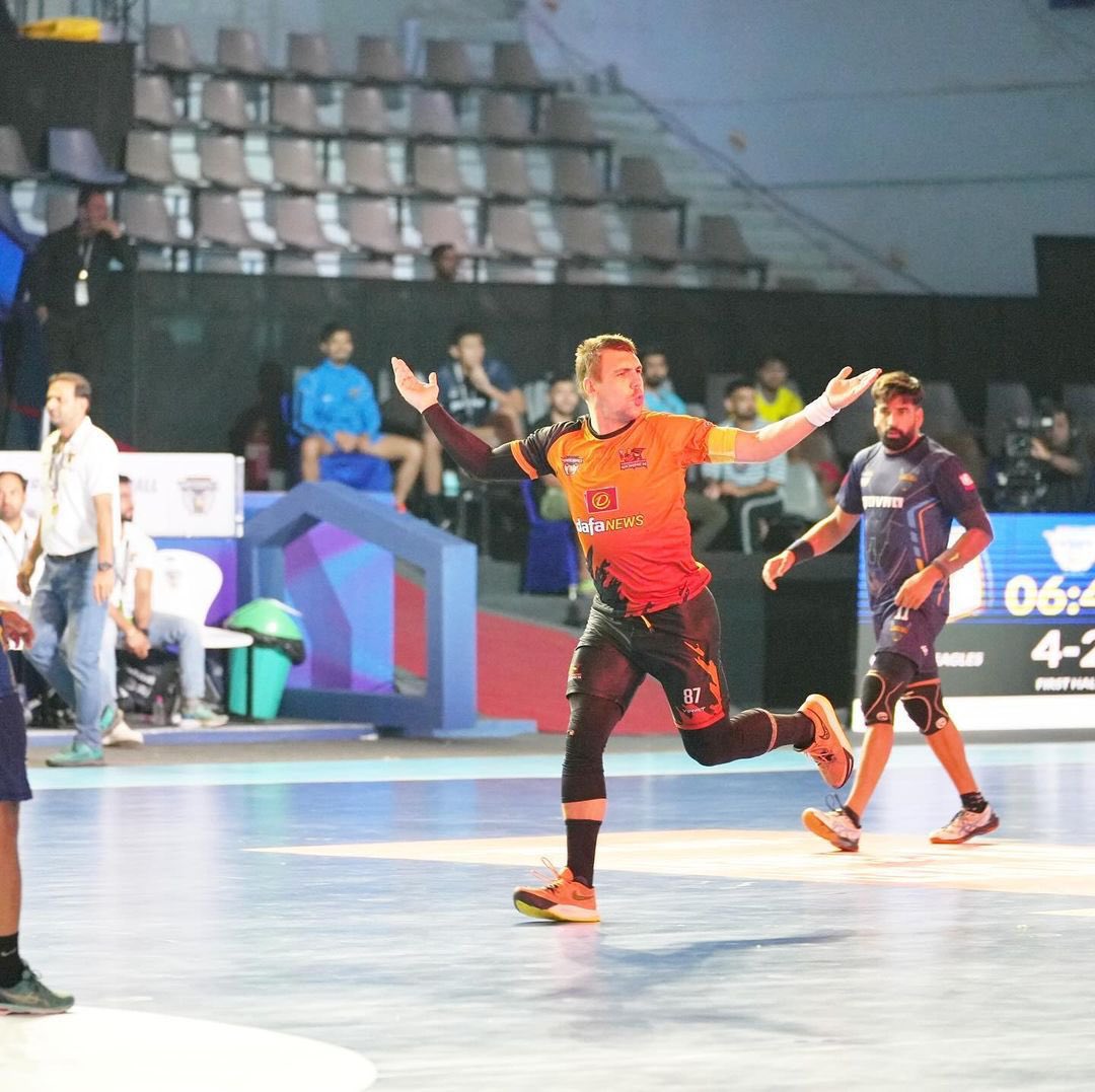 ironmenmh's tweet photo. The beauty of handball is in its simplicity: score goals, defend your net, and play as a team. https://t.co/gydZAcitrP