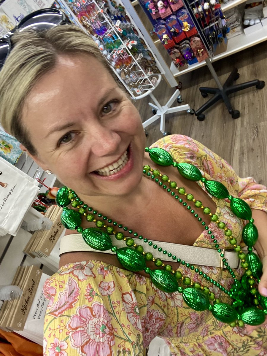 #StPatrickDay is a very big deal for 💚 Savannah! Happy St Patrick’s day ☘️! Tatiana is here! Hello
@VisitSavannah 💚