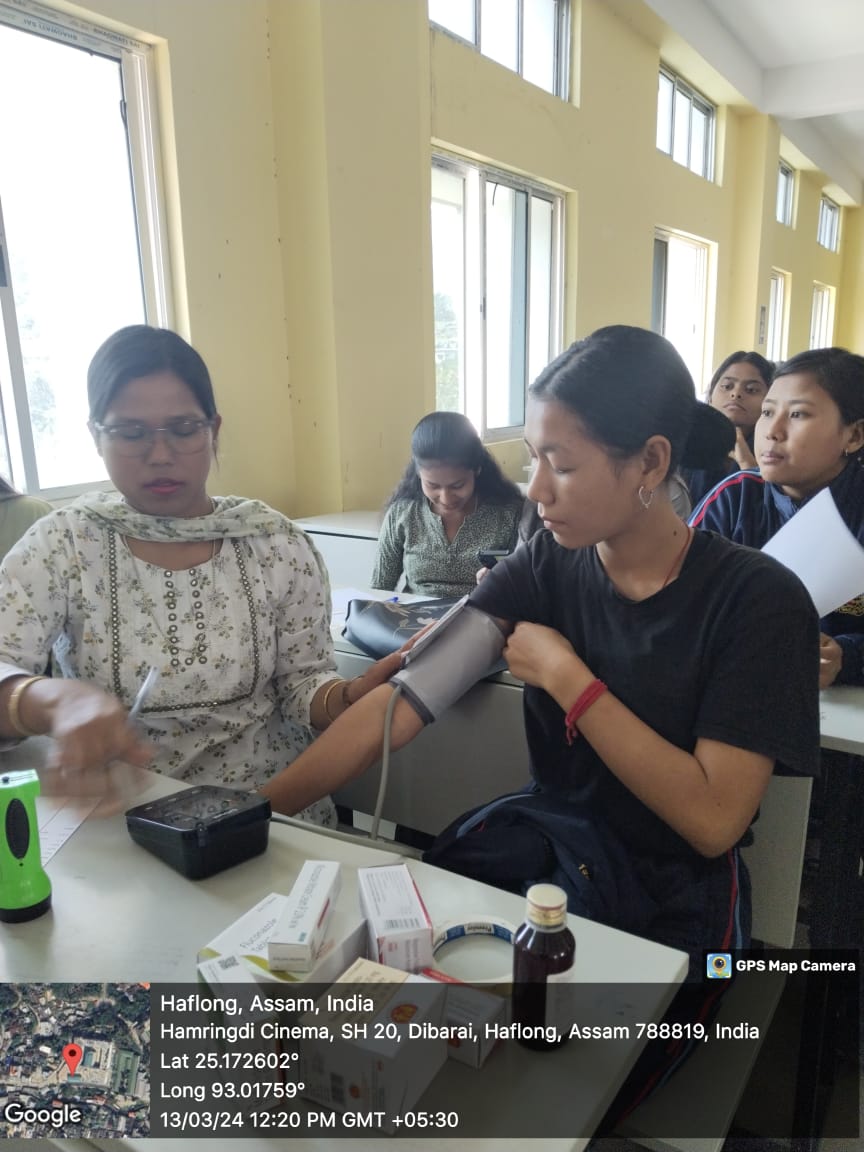 DrLimi's tweet photo. 62 Assam Girls Bn NCC Haflong Govt College organised Health checkup and awareness programme in collaboration with Student for seva,NSS and SBI to facilitate health care among the students .@HQ_DG_NCC @nccner @MeGagsDeep https://t.co/SXp4PifBy7