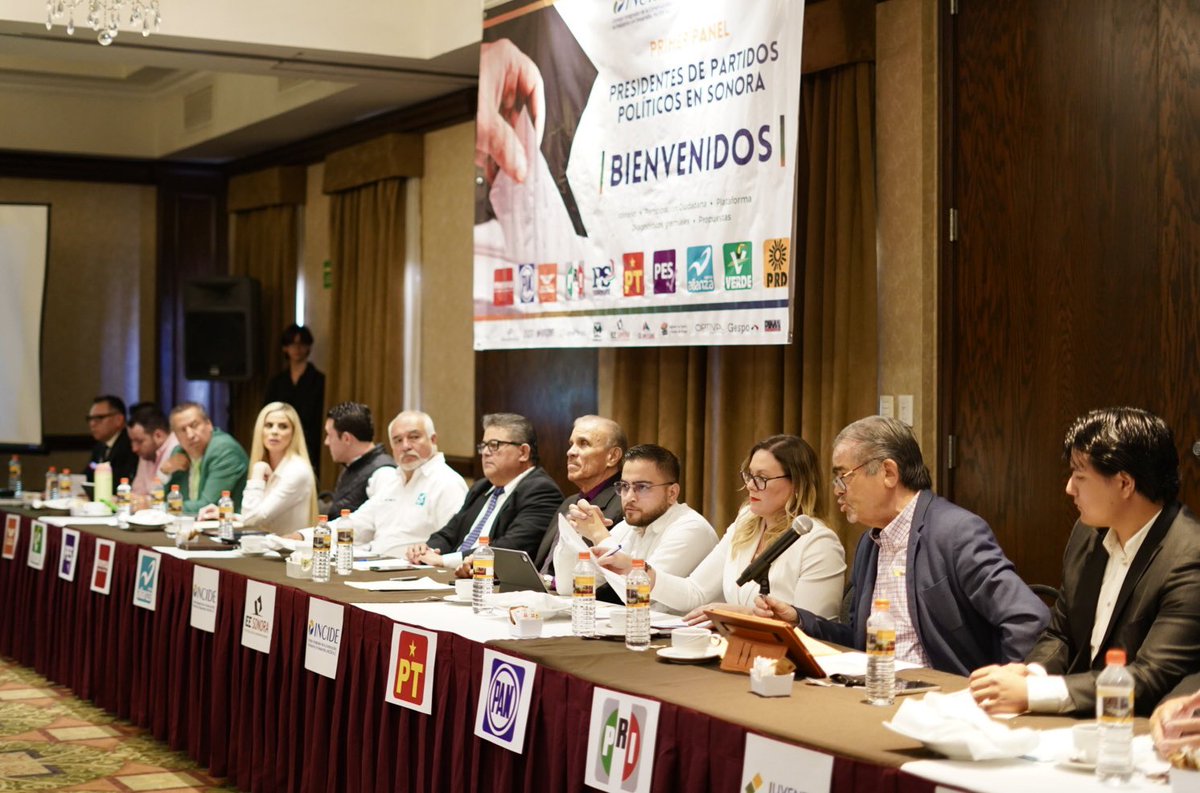 ManuelScott07's tweet photo. Movimiento Ciudadano somos la única plataforma qué esta abriendo las puertas a los verdaderos ciudadanos, a los jóvenes y a las mujeres. Estamos haciendo la diferencia al momento de hacer política 🍊 #incide https://t.co/dknqwzYtrf
