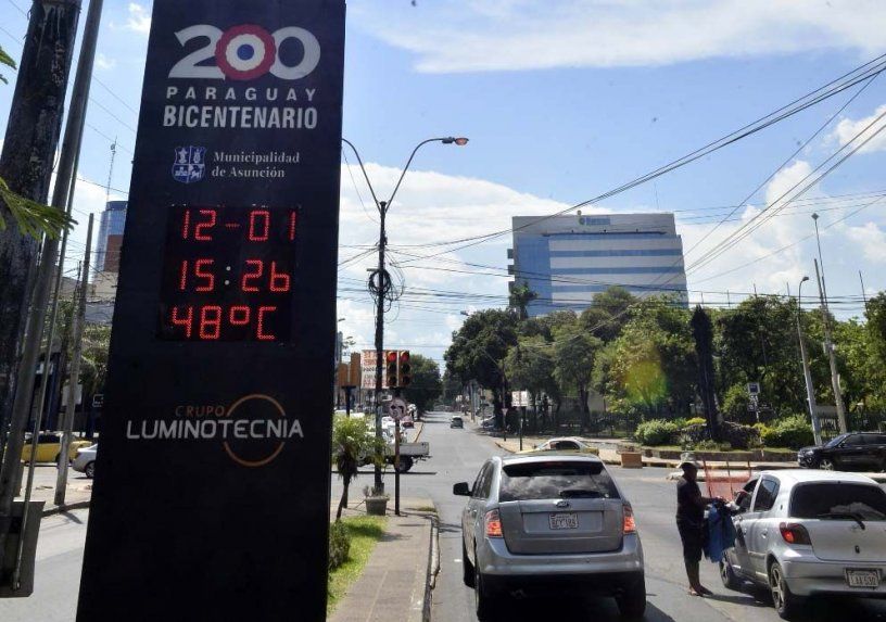 elnacionalpy's tweet photo. ¡UNA VERGÜENZA! | 🇵🇾🤬

🔹Una parte importante del país vuelve a estar sin electricidad y todo colapsa. De hecho, la capacidad de hacer reclamos a la ANDE también, ya que varias personas denuncian que no se puede realizar dicha acción y las líneas están colapsadas.

🔹Personas denuncian que no pueden trabajar y algunos comerciantes que sus productos podrían fundirse si la electricidad no vuelve rápidamente.

#ElNacional