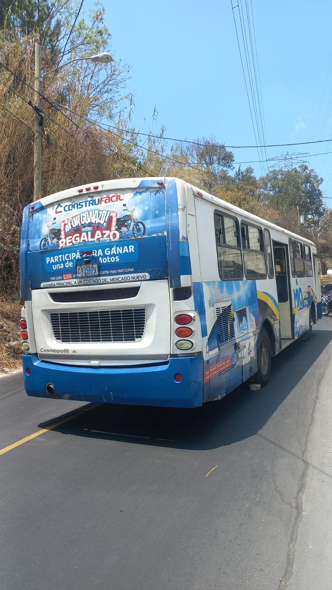 SantosDalia's tweet photo. Bus averiado en la ruta del #Bucaro hacia la esperanza zona 12 de #Villalobos #Preen el #TraficoVN https://t.co/4ioOguUj6O