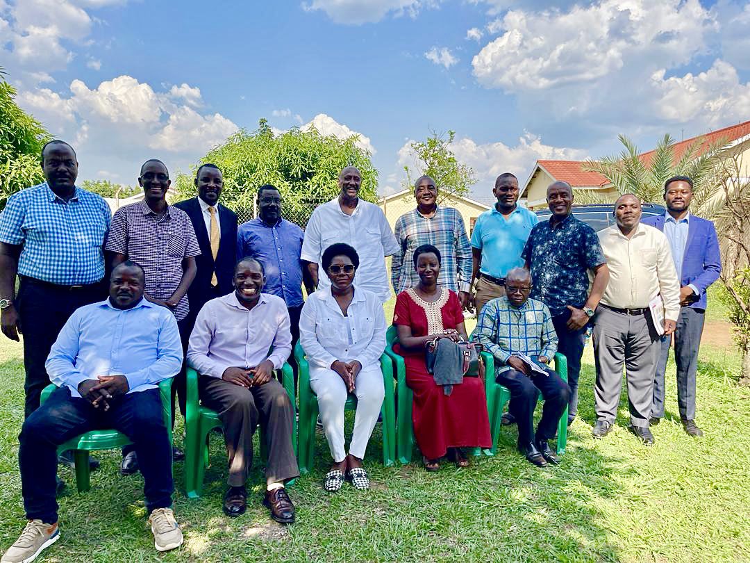 Yesterday Our Chief Coordinator @salimsaleh_ug chaired a meeting between OWC and member based organizations such as @unffe, #TheGrainCouncilofUganda , @uwrsa etc to discuss emerging and future issues of the agricultural value chain especially in value addition and market .