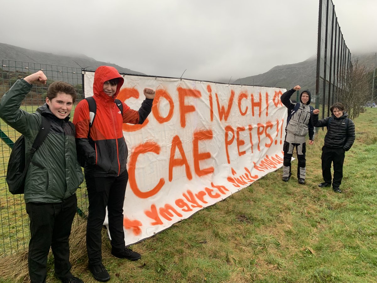 COFIWCH CAE PEIPS 👊🤘
Actifiaeth ifanc / youth Activism ✊
Cyngor Gwynedd dal i guddio tu ol ddesg lle cwrdd a pobol ifanc Clwb Hongian!! 
<a href="/CyngorGwynedd/">Cyngor Gwynedd</a> <a href="/Golwg360/">Golwg360</a> <a href="/NewyddionS4C/">Newyddion S4C</a> <a href="/CwmniBro/">Cwmni Bro Ffestiniog</a>