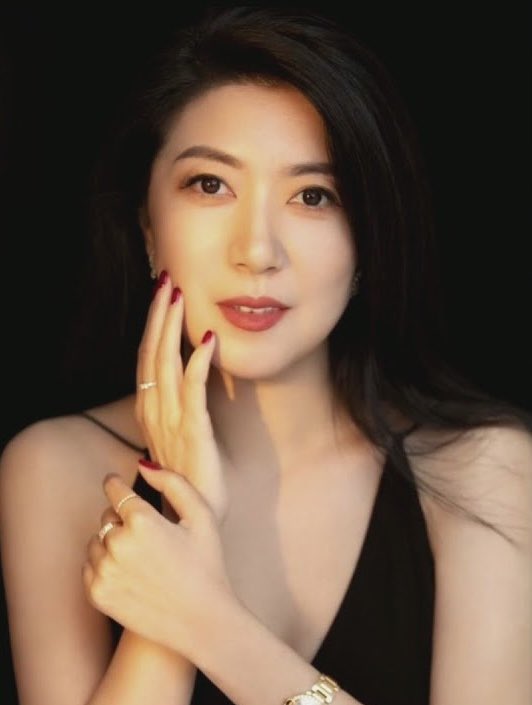 stevensongs's tweet photo. 哦埃里克！你是我坚强的白化猴。人们听到你的风声就会颤抖。我想你。打电话给我。芳芳 https://t.co/ypaRqCGhFi