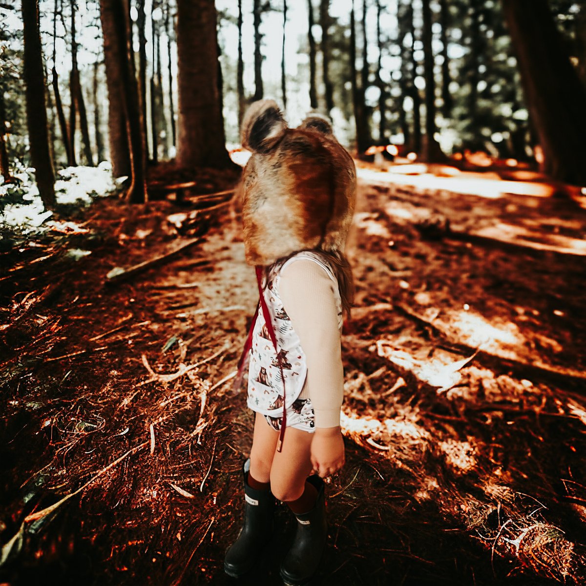 OosYadi's tweet photo. 🌲🎨 Let creativity run wild with our Oos Yádi Adventurer Apron Bib! 🐾✨ Check out this little artist exploring the wonders of nature while staying clean and dry in our adorable bib. 🌿🖍️ #clothdiapers #reusablediapers #clothnappies #oosyadiclothdiapers https://t.co/zJ3XGLyYfU
