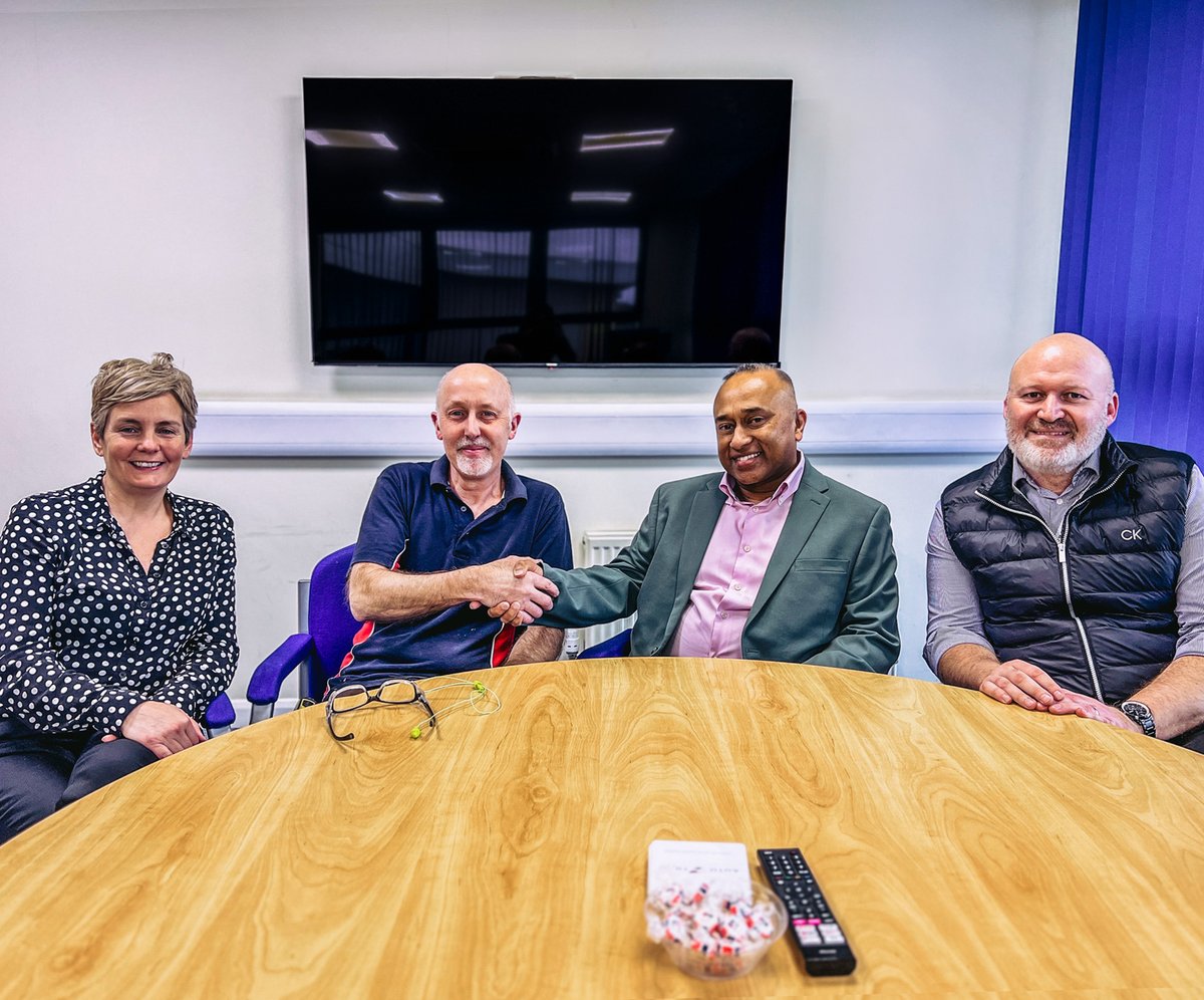 Managing Director Shane Devoy, HR Manager Sharon Wallace and Head of Operations Carl Bristow were delighted to congratulate Stuart Simpson on an impressive 𝒕𝒉𝒊𝒓𝒕𝒚 𝒚𝒆𝒂𝒓𝒔 working for Auto-Trail today. 🙌