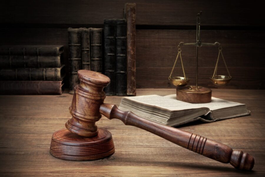 StricklandAttys's tweet photo. Navigating the complexities of the legal system can be a daunting task, particularly for those who find themselves charged with a crime. Understanding your constitutional rights is critical. Here's what you should know: https://t.co/khpRs6xuTK https://t.co/JPTDNXClVw