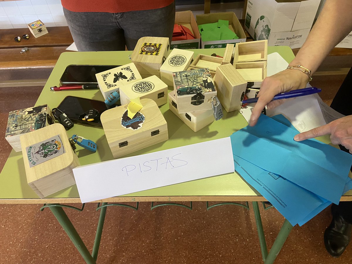 iestovar's tweet photo. Hoy hemos celebrado el #diadelnumeropi con un #breakout que hemos organizado desde el departamento de matemáticas
🧮 ➕
#DiaDePi
#TovarMatemáticas
#DiaMundialDeLasaMatemáticas https://t.co/CWvxqoSqc2