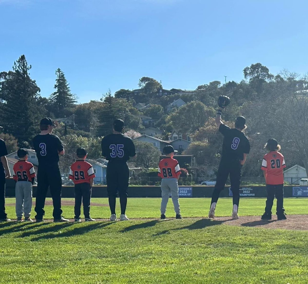 PHSTrojanBB's tweet photo. Our Varsity Trojans had a blast hosting the PNLL AA Team Seared yesterday! Brett, Aidan and I have never had so many foul balls returned for Tootsie Pops! 
GO TEAM SEARED!! 🧡⚾️🖤
Photo Credit: Shelley Caiati and Paul Cochrun
Thank you both so much!
@RagedHaveLomo https://t.co/pEMxLt93Km