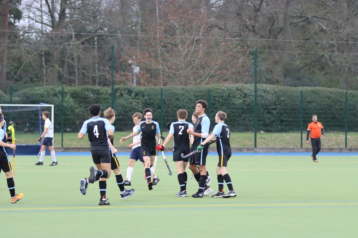 wellyhockey_'s tweet photo. WOW. A huge performance from the U16 boys to beat Repton 2-1 and qualify for the T1 Semi-Finals. 

A big team shift. Congratulations boys 

@WellySport https://t.co/gxhZ4w967s
