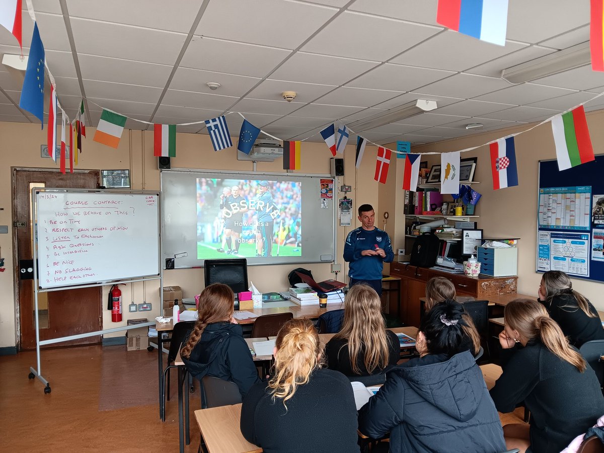 WaterfordGAACG's tweet image. TY #CoachingCourses continuing to be rolled out at @Watppgaa level, great afternoon of learning, networking &amp;amp; engagement with students from @FriaryCollege on Day 1 (theory) of the @MunsterGAA TY Assistant Coaches programme, back again next Thursday for practicals 🏐🏑 #GAA