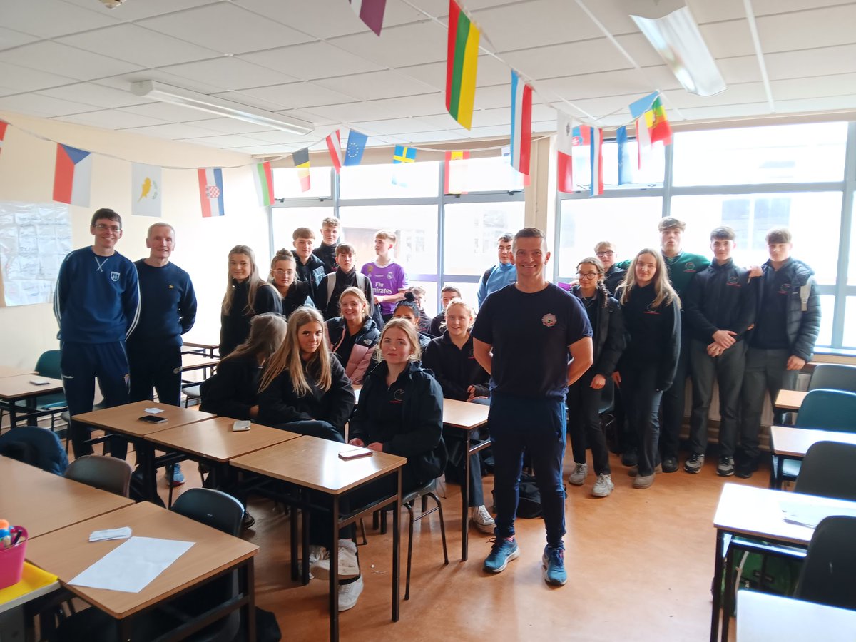WaterfordGAACG's tweet image. TY #CoachingCourses continuing to be rolled out at @Watppgaa level, great afternoon of learning, networking &amp;amp; engagement with students from @FriaryCollege on Day 1 (theory) of the @MunsterGAA TY Assistant Coaches programme, back again next Thursday for practicals 🏐🏑 #GAA