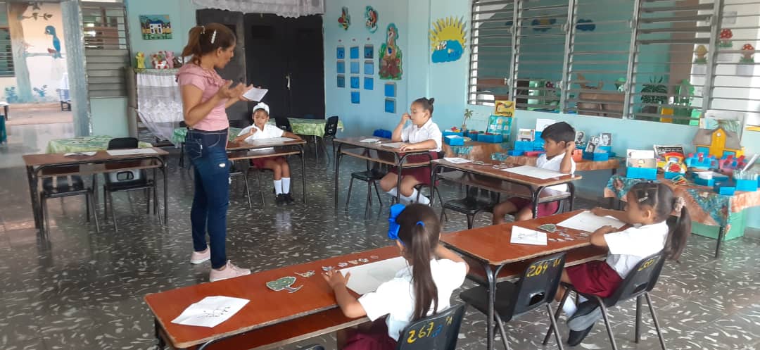 Continuamos con las categorizaciones de docentes Especialistas, hoy en el Círculo Infantil Flor de la Sierra, del municipio Jiguaní. Felicidades a nuestras educadoras 💐👏👏 #EducaciónGranma #InfinitoAmor #EducaciónJiguaní @YaquelnGonzlez5 @OrlandoSardina