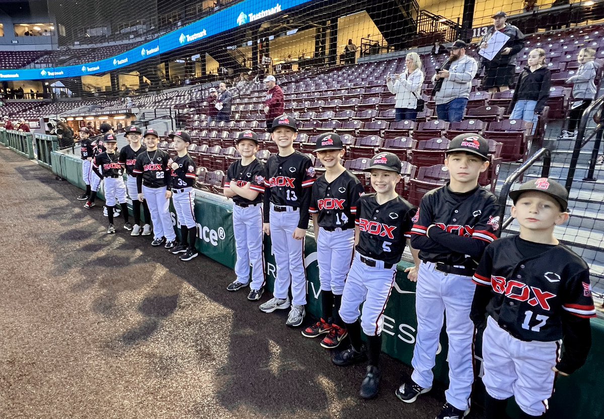 Batters Box 9U Black had the privilege to be on the field last weekend for the National Anthem at Mississippi State University while in town for a tournament. The team also got to spend some time with and hear some words of wisdom from SEC coaching legend and friend of the Box,