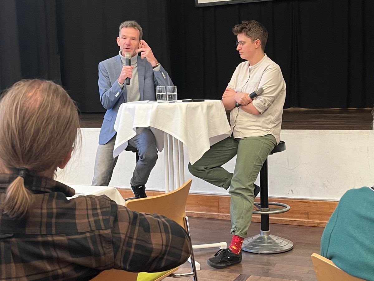 GKPde's tweet photo. …Ökumene in der Stadt der #Ökumene. Die Präses der @EKD-Synode, Anna-Nicole Heinrich, zu Gast bei der Jahrestagung der GKP in #Augsburg. Ein intensives, langes, spannendes Gespräch. Danke dafür, @AnnaHeinr https://t.co/NQnIr6EtcR