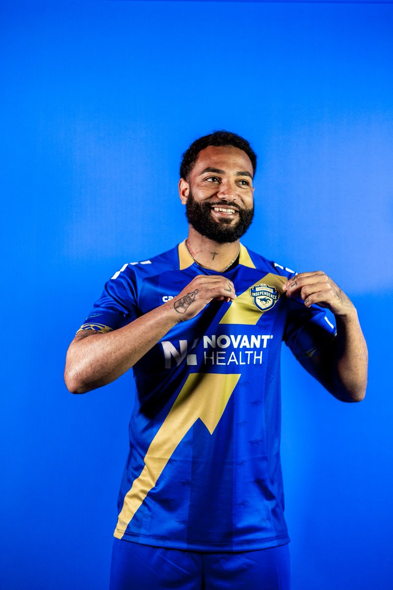 Lightnin_soccer's tweet image. Special thanks to @Independence for the Carolina Lightnin’ homage on the player kits and fan replica jersey. #LuvThat⚡️#GottaGetOne. Check them out at 3/16 home opener