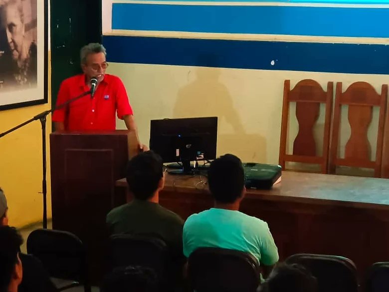UPTBolivar's tweet photo. Prensa UPTBolívar
En el marco de la conmemoración de los 39 años de la Siembra del Padre Cantor Alí Primera, se realizó un foro conversatorio definido como "La Vigencia del Canto en el Proceso Revolucionario".

@NicolasMaduro
@sandraoblitasr 
#AvanzandoPorVenezuela https://t.co/t1UCBPAph2