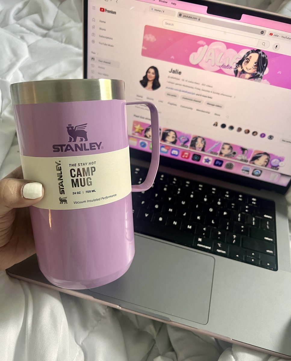 eilajtsuj's tweet photo. My new @StanleyBrand mug has arrived! Itβs big enough to hold the amount of coffee I need to stay energized during long streams and it Stays HOT π₯π
πΌ #StanleyPartner https://t.co/rjvKsLLXo6