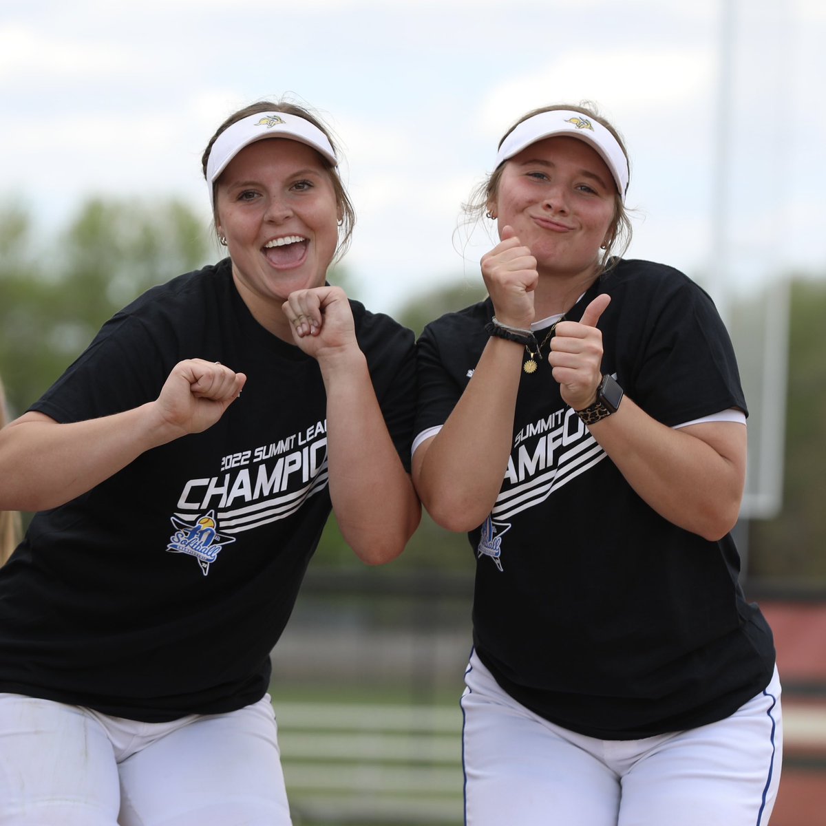 Get you a girl who can do both 🏆 

TT is headed to her third NCAA Tournament! 🏀🥎

#GoJacks 🐰