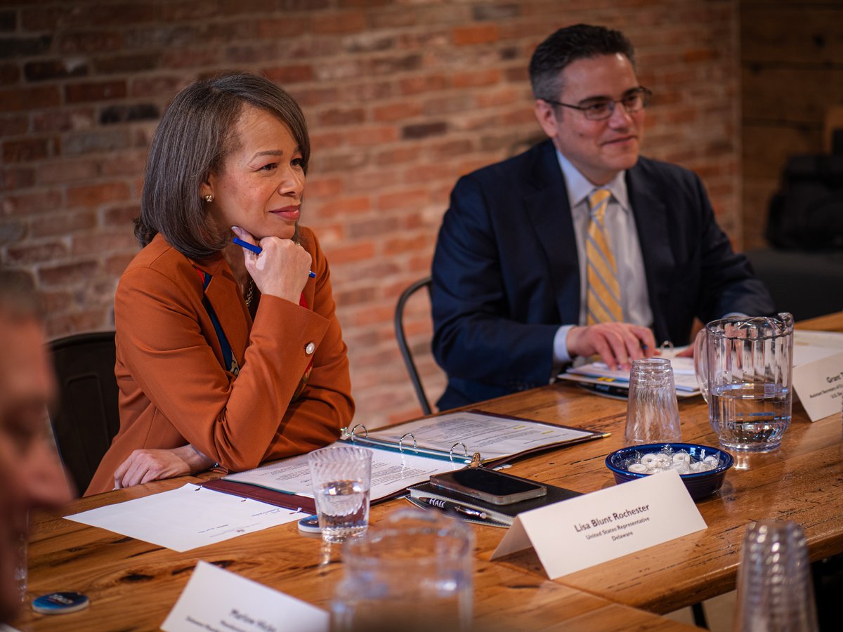 SenLBR's tweet photo. I was proud to host a roundtable today with @TradeGov’s @Grant_T_Harris and representatives from Delaware's life sciences and business sectors to discuss our supply chain resiliency efforts and my bipartisan legislation, the Promoting Resilient Supply Chains Act. https://t.co/9PBcwKLziH