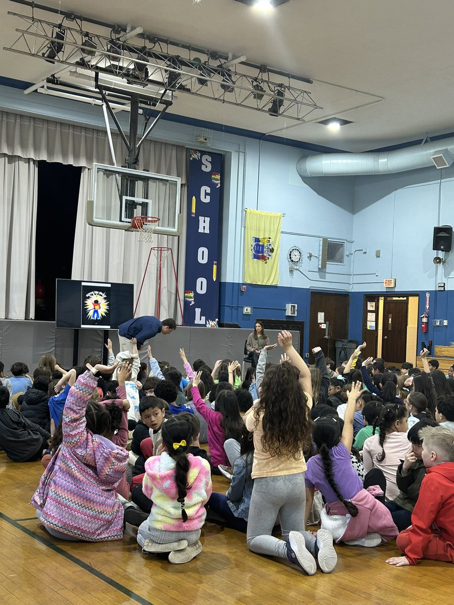 teachnbeach1's tweet image. It's a great day to have an authors visit! DWS had so much fun listening to Rock On, Billy. Lots of great questions and observations from the audience. #weeread @WeehawkenTSD