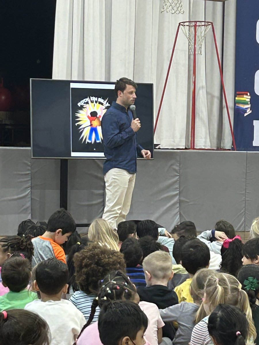 teachnbeach1's tweet image. It's a great day to have an authors visit! DWS had so much fun listening to Rock On, Billy. Lots of great questions and observations from the audience. #weeread @WeehawkenTSD