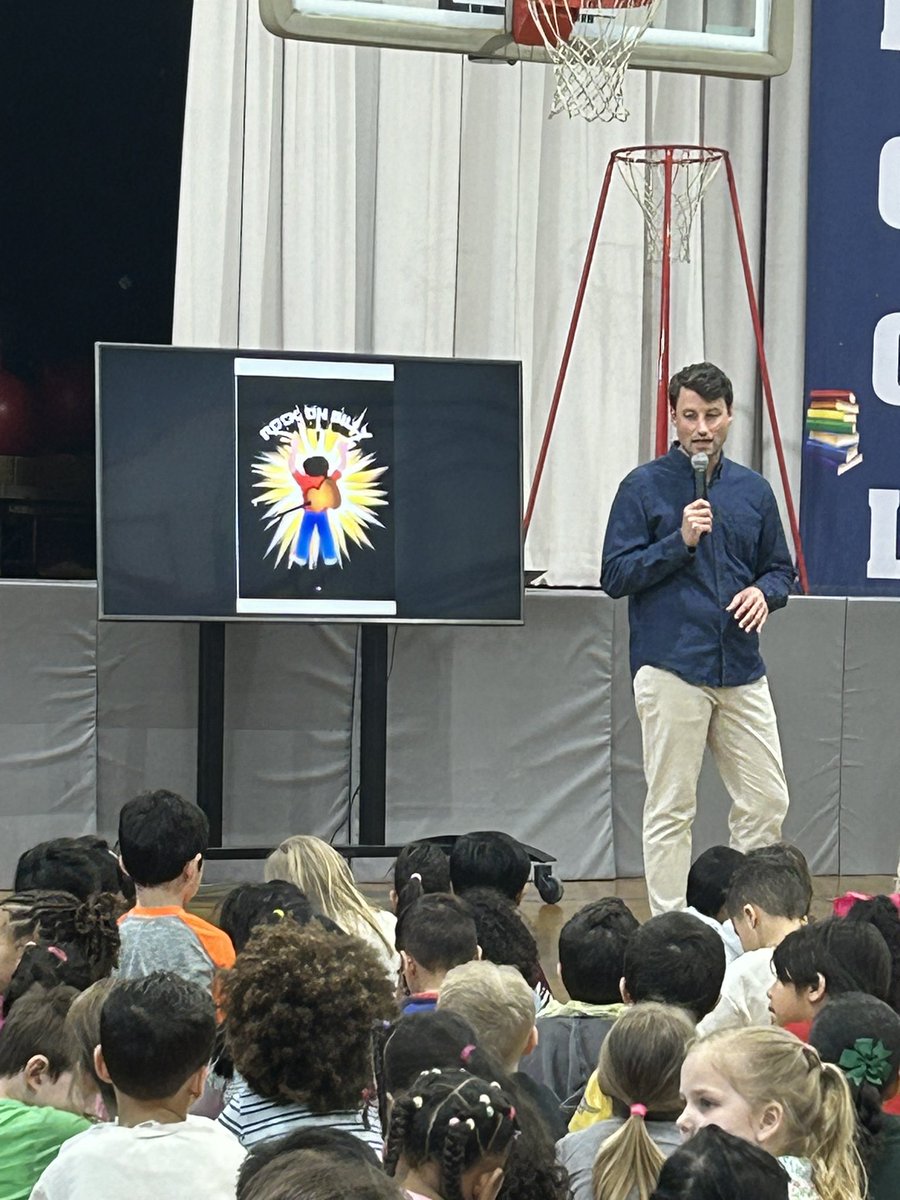 teachnbeach1's tweet image. It's a great day to have an authors visit! DWS had so much fun listening to Rock On, Billy. Lots of great questions and observations from the audience. #weeread @WeehawkenTSD