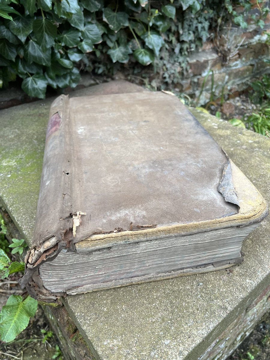 shopwindows's tweet photo. Check out MONSTER 11kg 1890s #Ledger Cash #Accounts #Book Old Paper Craft #Prop 900 Pages BIG https://t.co/n0gK2ZVluc #eBay https://t.co/RNJLxXtTrx