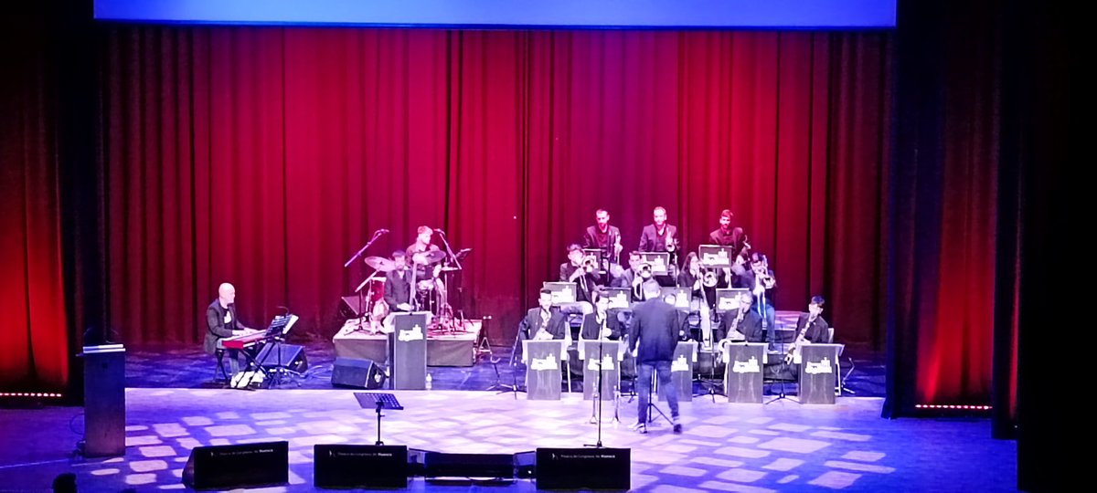GuillemSuau's tweet photo. Concierto para cerrar el primer día de #CongresoHuesca https://t.co/Vcm4OAGcas