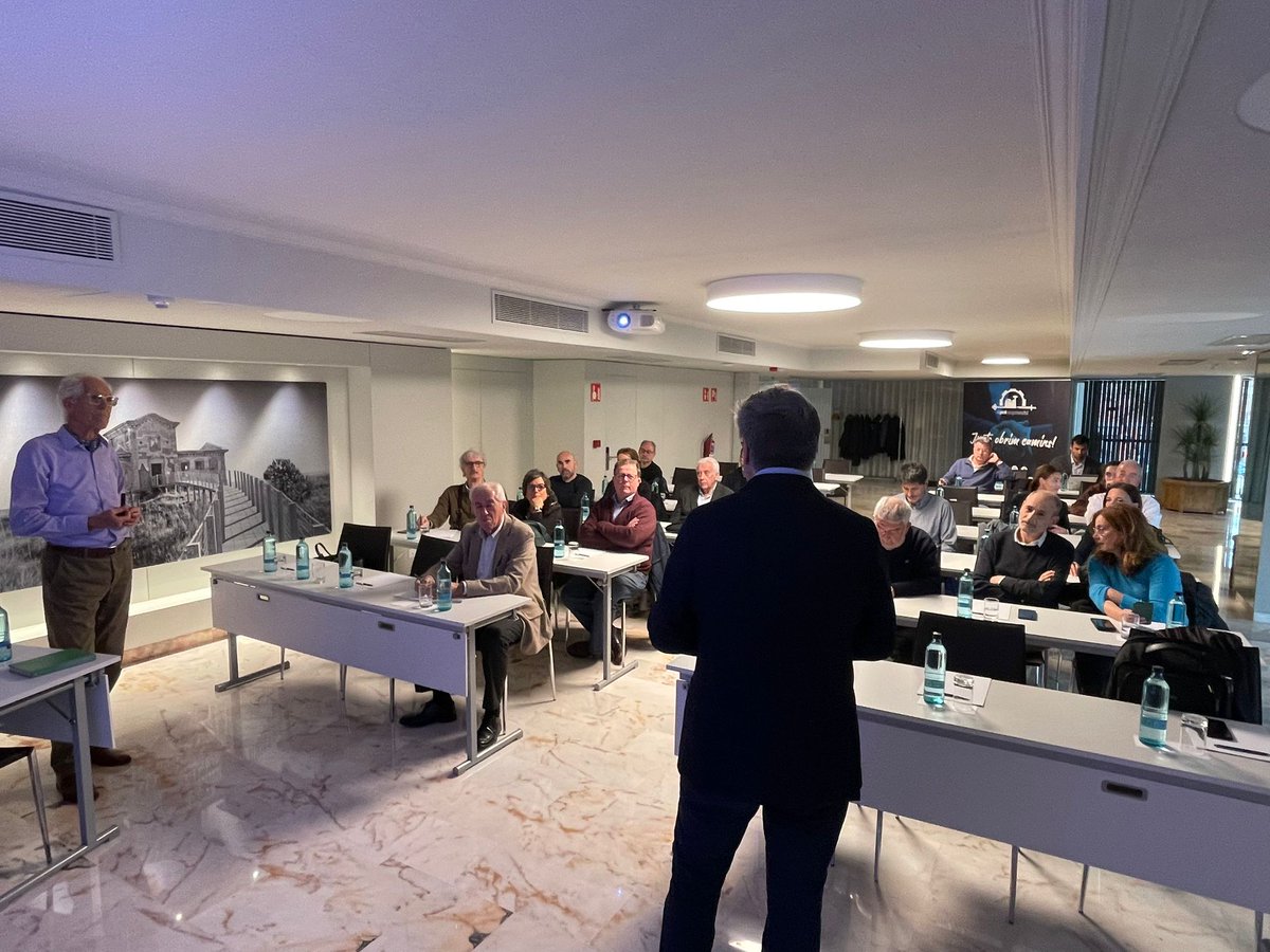empresesdelPrat's tweet photo. 📸L'Hotel Ciutat del Prat ha acollit aquest dijous una inspiradora conferència a càrrec de @jmmaciasgaspa dins del cicle d'@empresesdelprat

👉Les persones participants han pogut descobrir les claus per impulsar la productivitat en temps de jornades laborals reduïdes https://t.co/MMaLOGG1SF