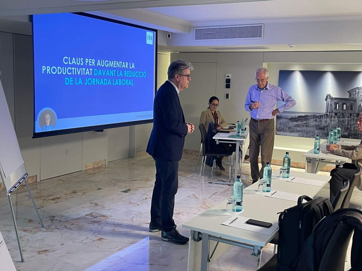 empresesdelPrat's tweet photo. 📸L'Hotel Ciutat del Prat ha acollit aquest dijous una inspiradora conferència a càrrec de @jmmaciasgaspa dins del cicle d'@empresesdelprat

👉Les persones participants han pogut descobrir les claus per impulsar la productivitat en temps de jornades laborals reduïdes https://t.co/MMaLOGG1SF
