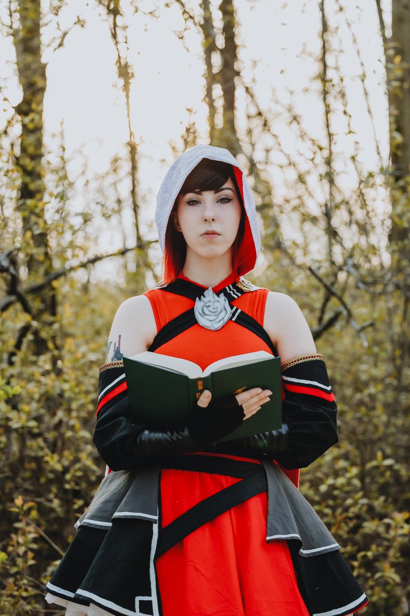 briarwood_cos's tweet photo. i don’t post here enough LOL my bad. here’s my Summer cosplay from earlier last year!! 🥀
•
📸: @RockerStevo
•
•
#briarwoodcosplay #rwby #rwbycosplay #summerrose #summerrosecosplay #cosplayer #rwbysummerrose #rwbyvolume9 #midwestcosplayer #cosplay https://t.co/75HNOnHNYE