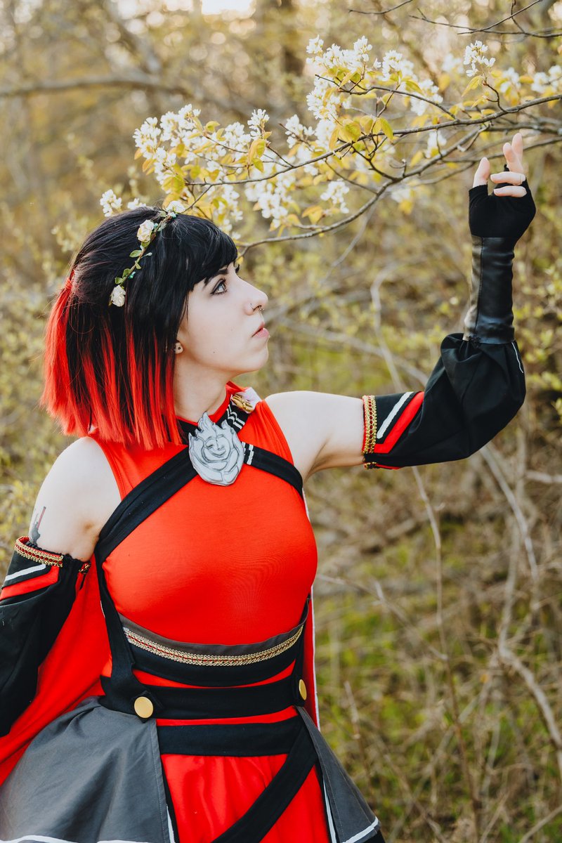 briarwood_cos's tweet photo. i don’t post here enough LOL my bad. here’s my Summer cosplay from earlier last year!! 🥀
•
📸: @RockerStevo
•
•
#briarwoodcosplay #rwby #rwbycosplay #summerrose #summerrosecosplay #cosplayer #rwbysummerrose #rwbyvolume9 #midwestcosplayer #cosplay https://t.co/75HNOnHNYE