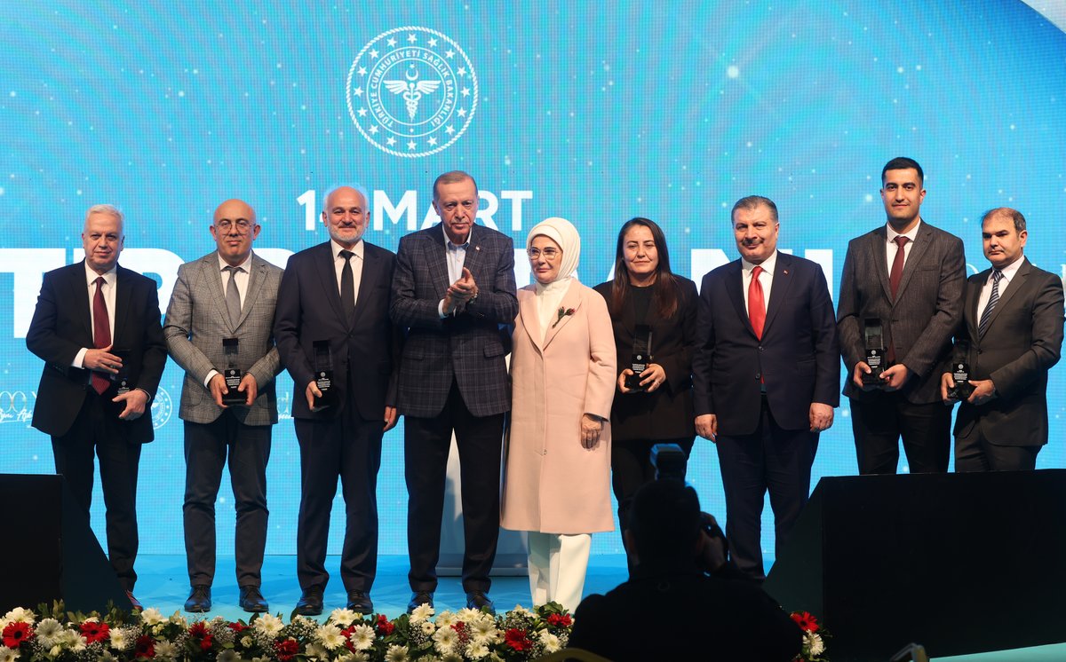 Bu akşam iftar sofrasını bizlerle paylaşan sağlık camiamızın kıymetli mensuplarına şükranlarımı sunuyorum.