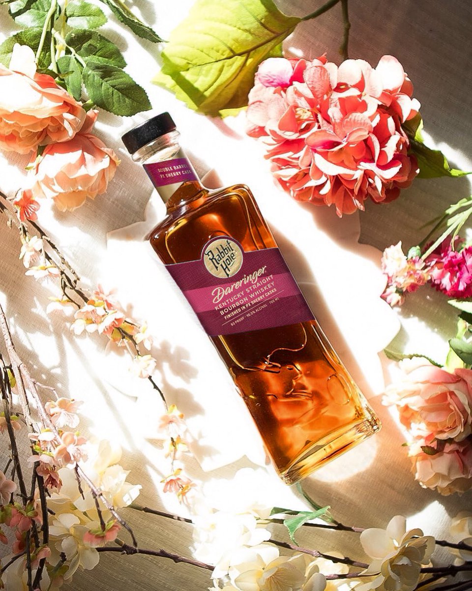 Uncork the spirit of spring with Dareringer. 🥃🌷 Its wheated mash bill and Pedro Ximénez Sherry finish is as sweet as seeing the season’s first flowers. #dareringer #wheatedbourbon #bourbon #whiskey #sherrycask #sherryfinish #rabbithole #springvibes