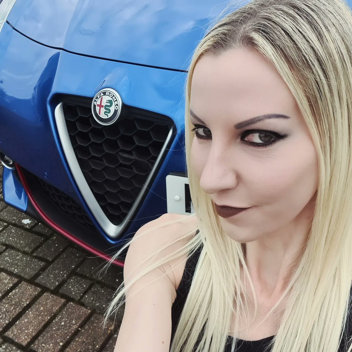 AlfaRomeoSelfie tweet picture